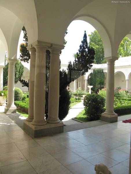Ливадийский дворец: Внутренний дворик